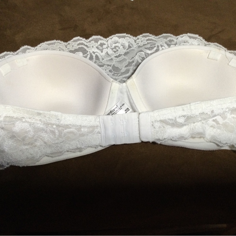 Elegant White strapless Lace Bra - Picture 2 of 6